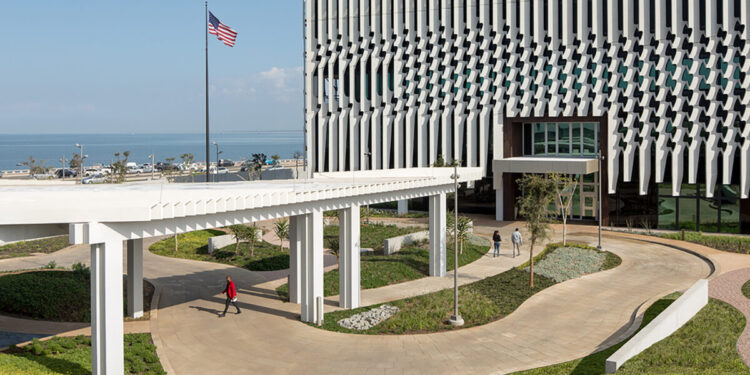 US orders departure of staff from South Sudan as fighting escalates