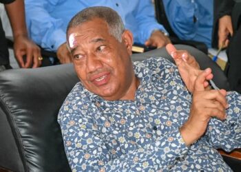 Lamu governor urges Dangote to protect ocean as refinery takes off